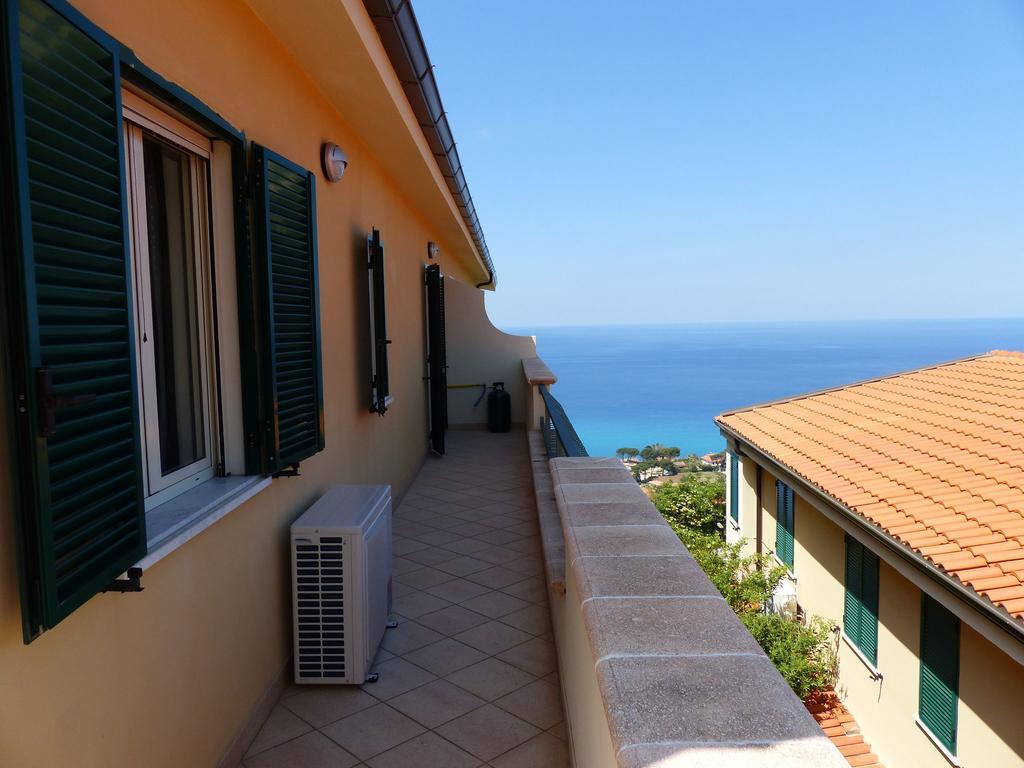 Chic Apartment In Parghelia Italy ภายนอก รูปภาพ