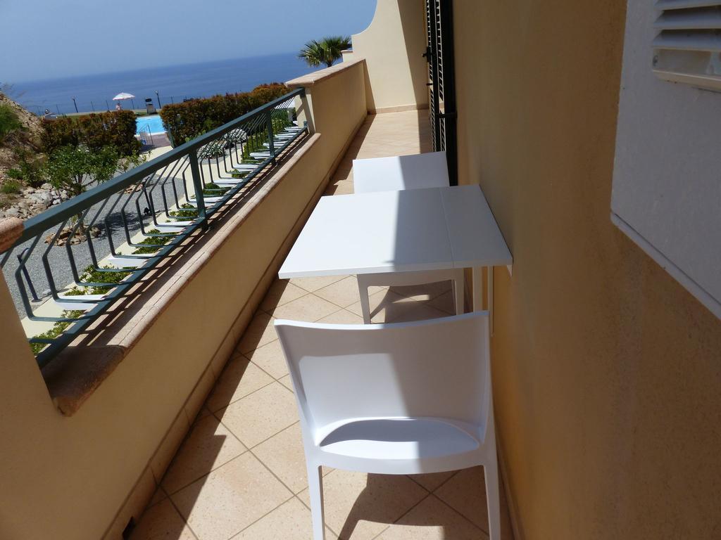 Chic Apartment In Parghelia Italy ภายนอก รูปภาพ