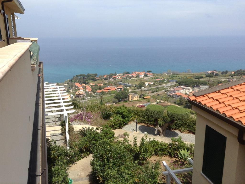Chic Apartment In Parghelia Italy ภายนอก รูปภาพ
